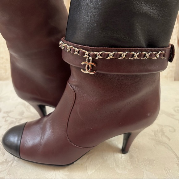 🆕 Chanel CC gorgeous cap toe long Boots 👢 - Picture 2 of 16